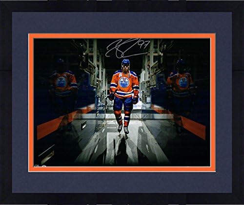 Ограден Конър Макдэвид Едмънтън Ойлърс С автограф 16 x 20 Снимка на тунелно зрение - Горната палуба - Autographed NHL Photos