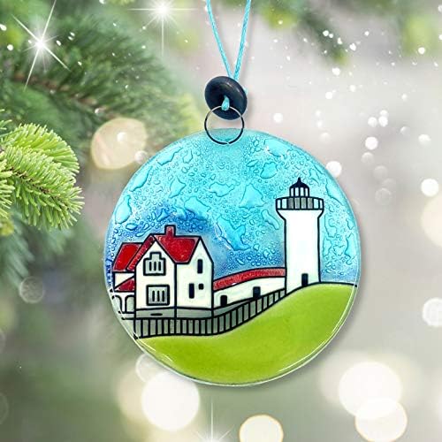 Ruth's Етичен Goods Cape Neddick Nubble Lighthouse Christmas Tree Ornament - Art Glass Light Ловецът
